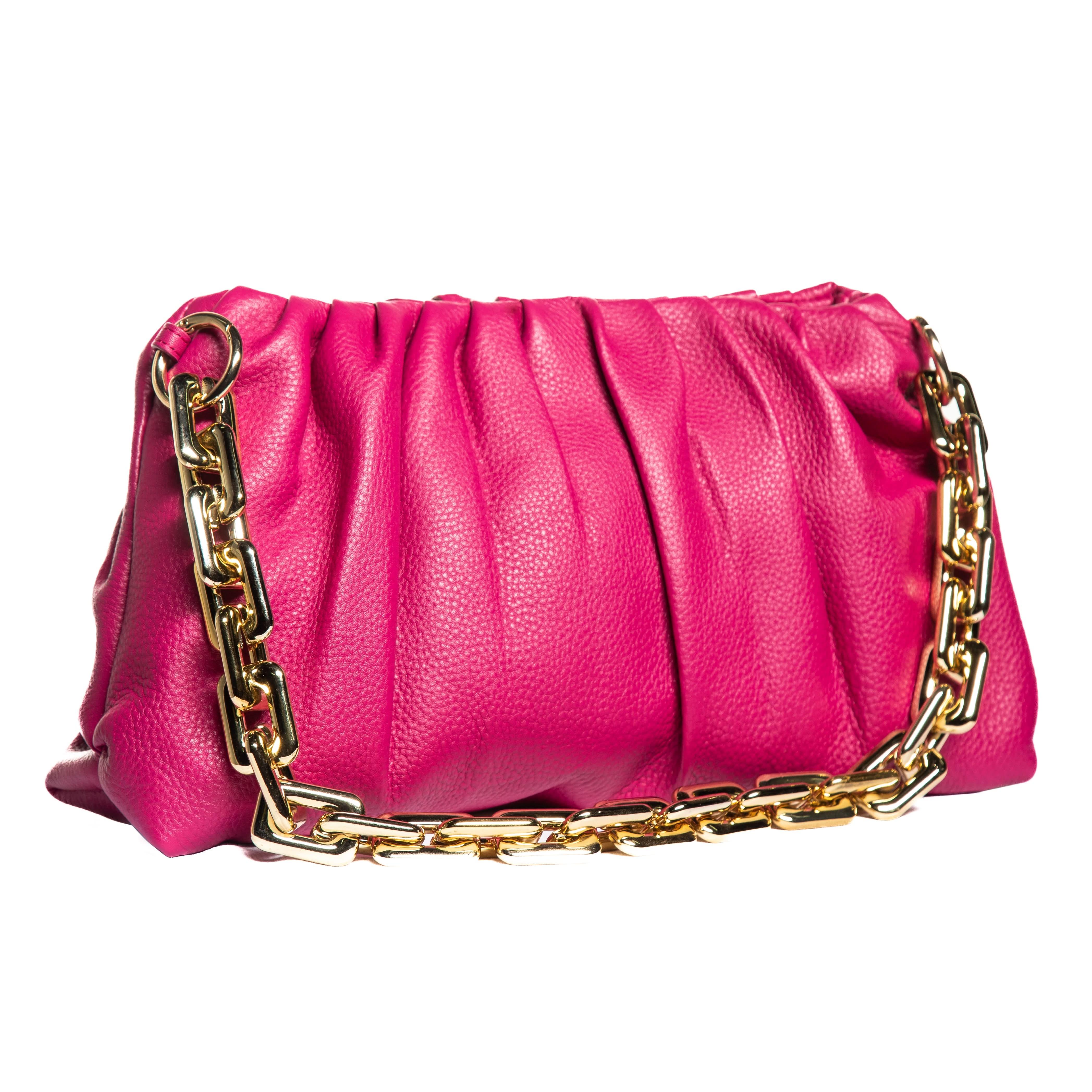 Why Berry Leather Bags Have Become a Customer Favorite