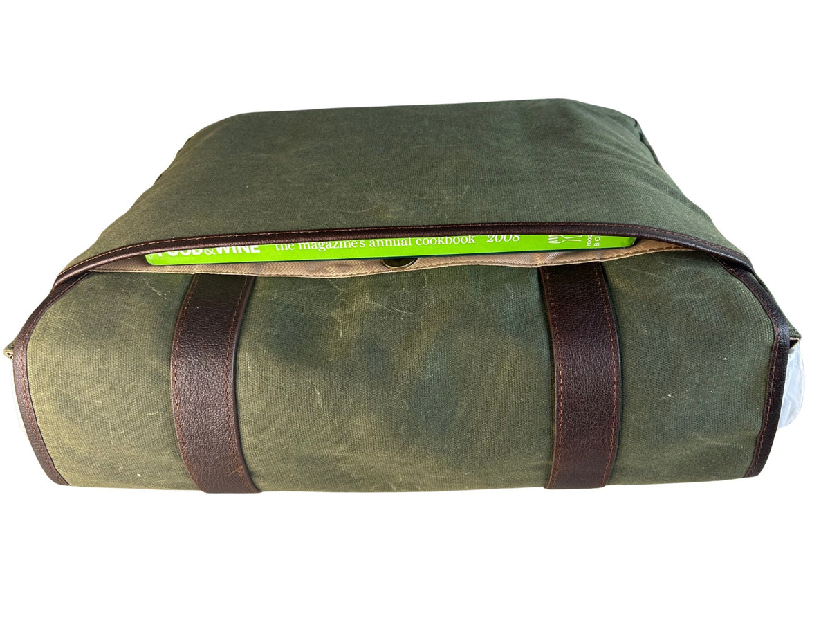Large rear magnetic slip pocket provides quick-access storage for documents, folders, magazines, travel papers, and other frequently used items.