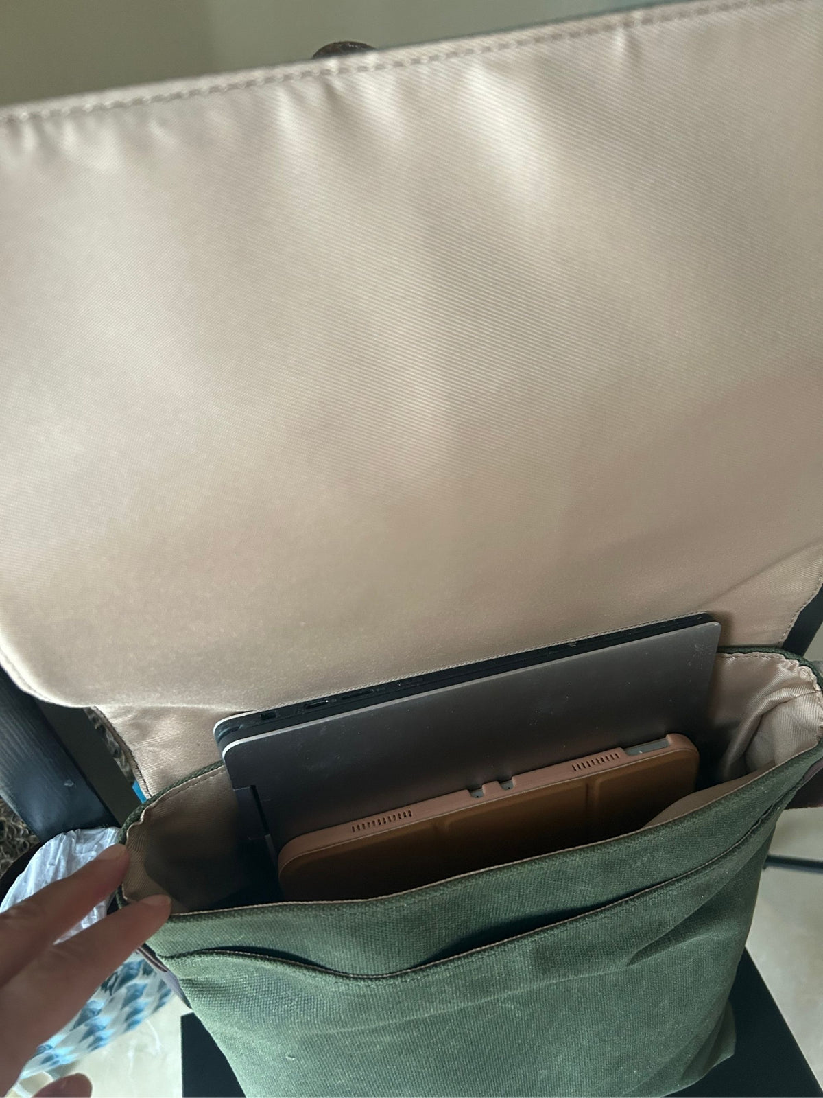 Maxwell compact waxed canvas messenger bag fitting 13 inch Dell laptop and iPad