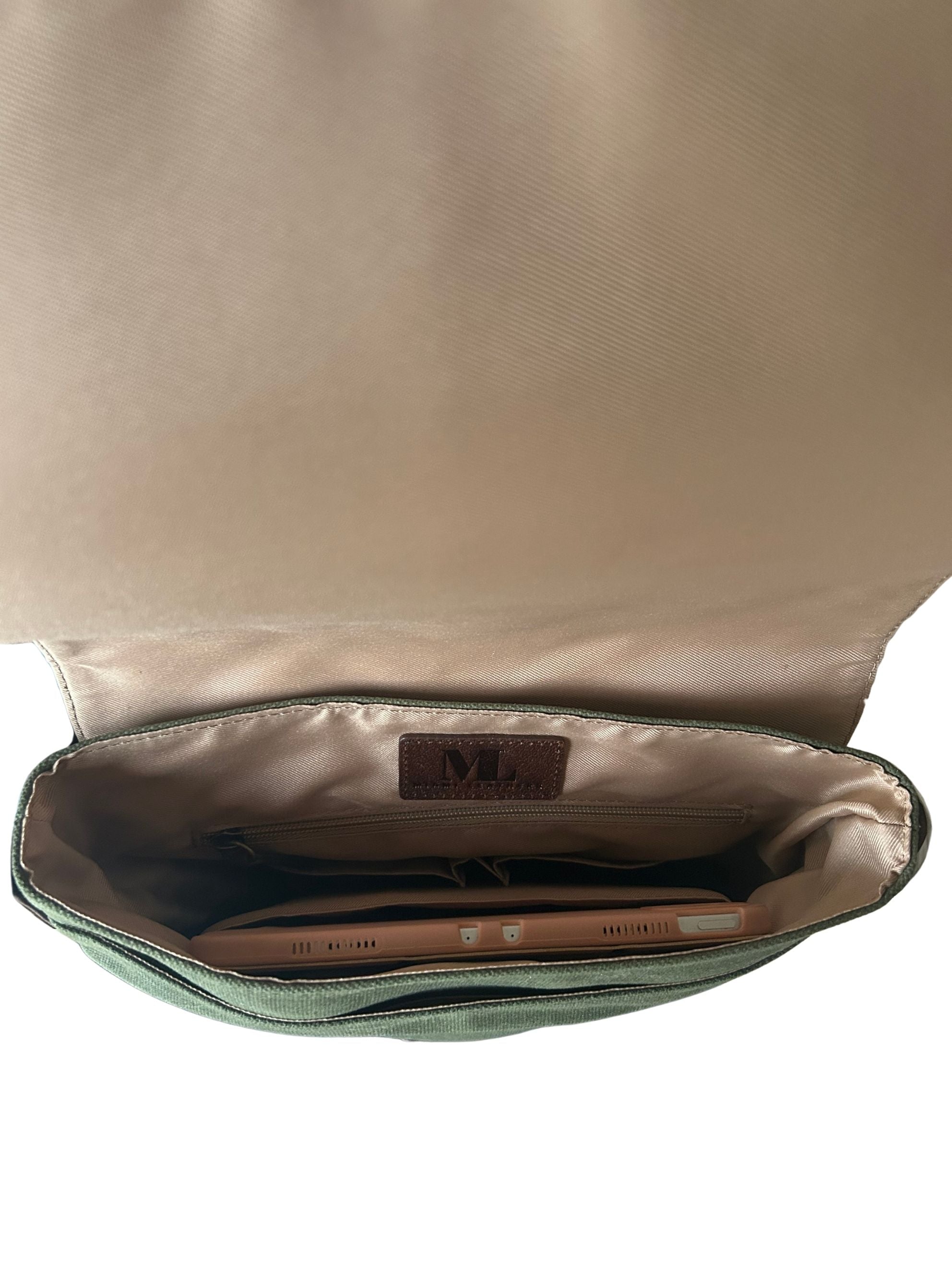 Maxwell compact messenger bag interior pockets with iPad tablet storage