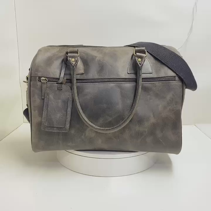 Crazy Horse leather weekender travel bag video with shoulder strap