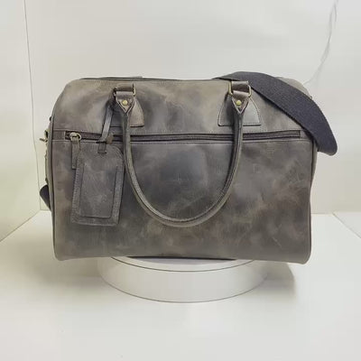 Crazy Horse leather weekender travel bag video with shoulder strap