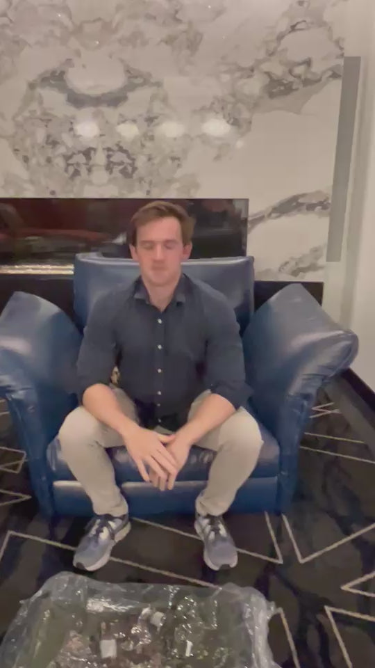 Maxwell waxed canvas rolling duffel bag video for travel and weekend use