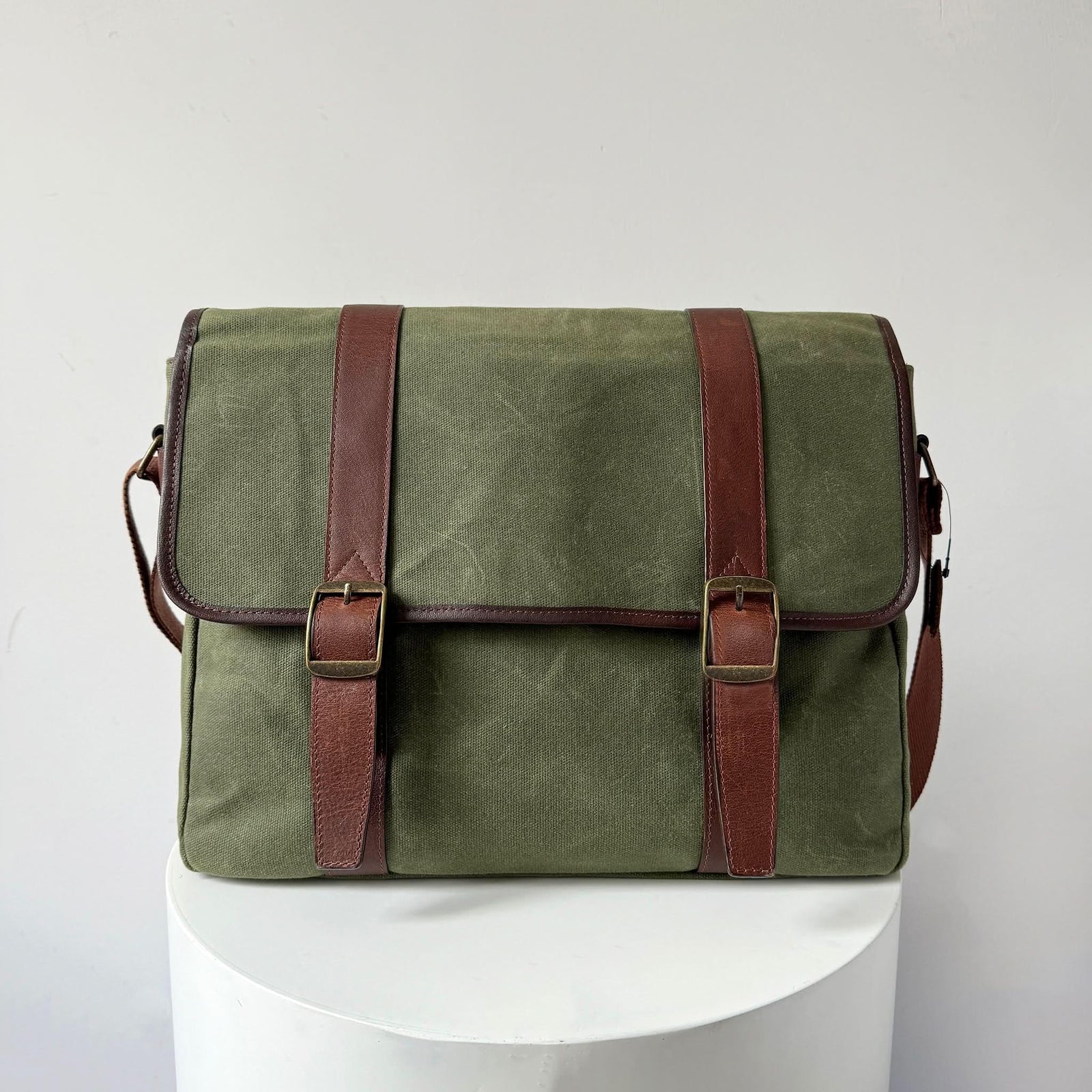 Maxwell Waxed Canvas Messenger Bag – Fits 16″ Laptop